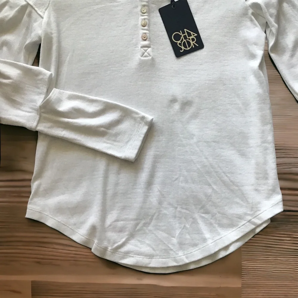 CHASER Top Cold Shoulder/Elbow Lg Sleeve White Button Tab Front Size M NWT - Picture 4 of 7